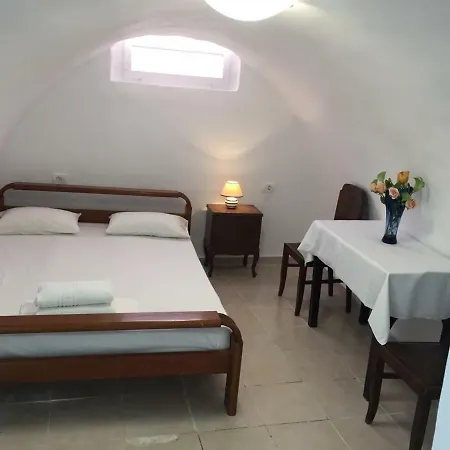 Marcos Apartahotel