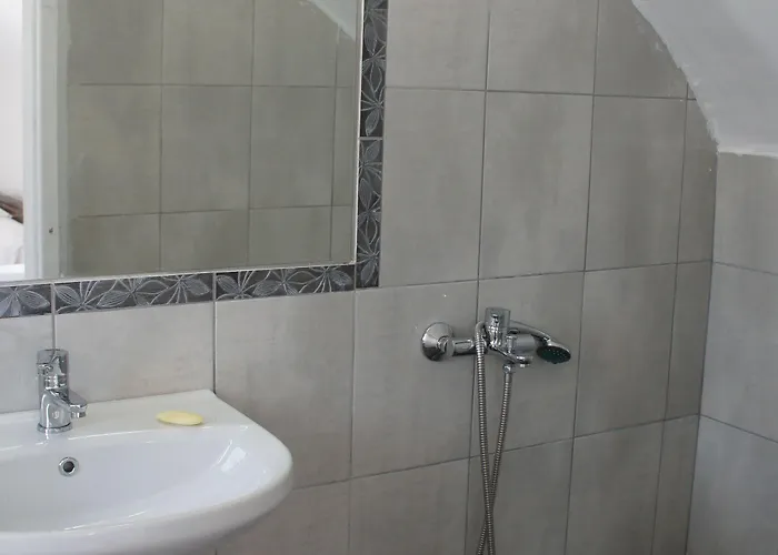 마르코스 룸스 3*